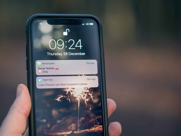 Quels sont les avantages de l'utilisation d'une coque de protection étanche sur un Samsung Galaxy S ?