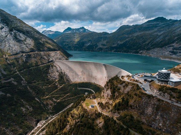 Comment utiliser les capteurs IoT pour la surveillance de la qualité de l'eau dans les lacs et les rivières ?
