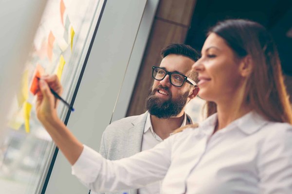 Quelles stratégies de communication et de négociation « Among Us » enseigne-t-il aux joueurs?