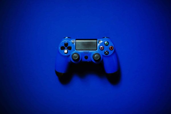 Comment « The Stanley Parable » remet-il en question la notion de choix et de libre arbitre dans les jeux vidéo?