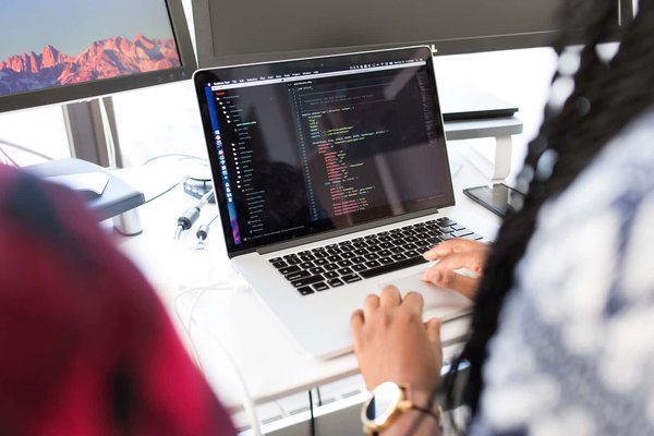 Création de site web performant : Guide complet des étapes, styles et technologies